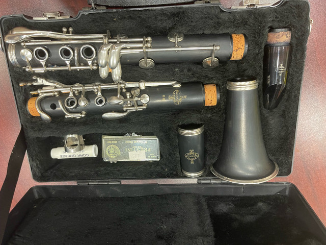 Buffet Crampon B12 Student Clarinet – Never Used in Hobbies & Crafts in Calgary