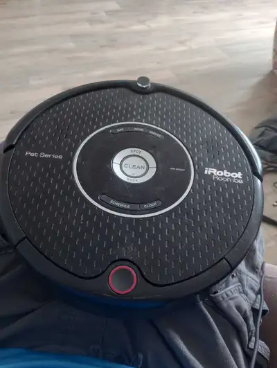 This is a used iRobot Roomba Pet Series vacuum, perfect for keeping your home clean from pet hair an...