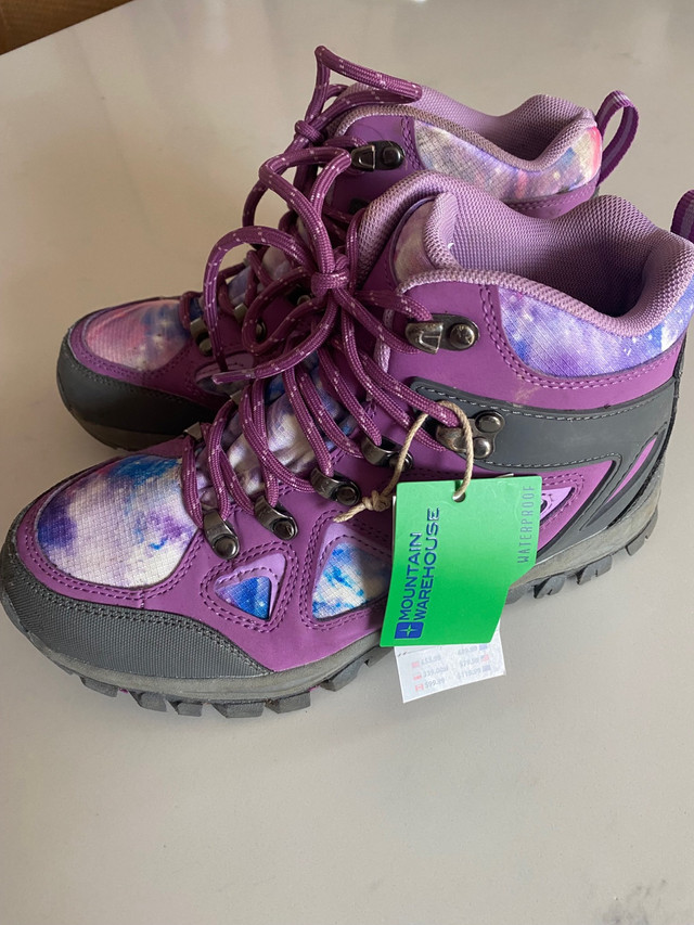 Terra Waterproof Kids Hiking Boots - Size 4 in Kids & Youth in City of Toronto - Image 4