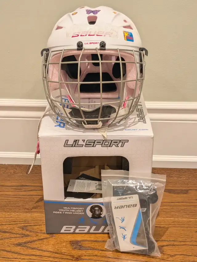 Youth used ice skates and helmets in Skates & Blades in City of Toronto - Image 6