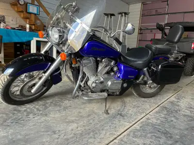 2004 Honda Shadow Aero 750 cruiser. 18k km, new front tire, serviced and ready to ride.