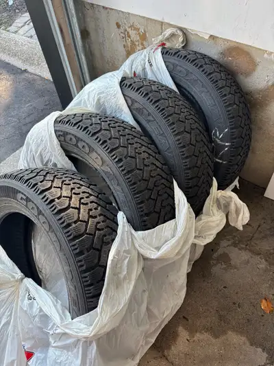 Goodyear Snow Tires P205/60R16 Set of 4 tires for sale! Used for two winters. Located in Vaughan (hi...