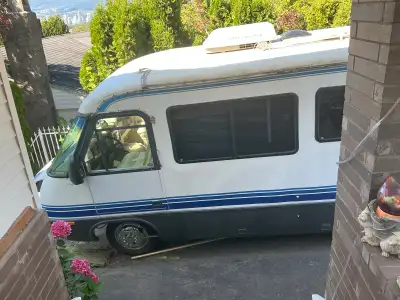 1996 30 ft Moterhome 454 chev engine with overdrive banks transmission new brakes and batteries Rear...
