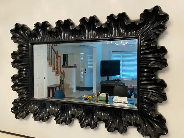 Fancy black wall mirror in Home Décor & Accents in Ottawa - Image 3