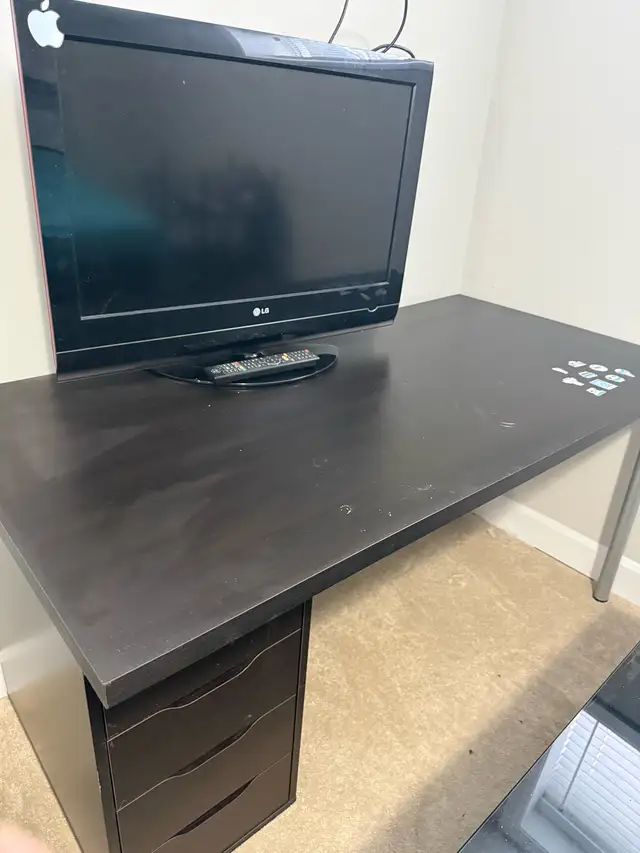 IKEA Desk in Desks in Ottawa - Image 2