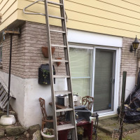 Aluminum extension ladder