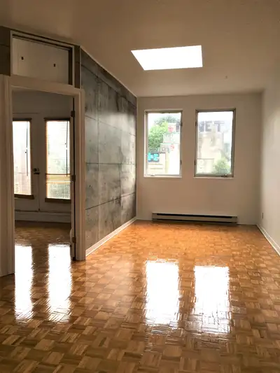 Sur la Mt-Royal, Charmant 5 1/2 au 3e avec 2 chambres fermées. 4489 Henri-Julien, coin Mt-Royal. A 5...