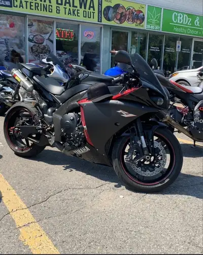 2009 Yamaha R1 Crossplane. Always did oil change at the end of the season with Motul 7100 full synth...