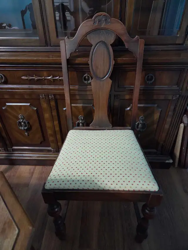 Rustic Dining Room Table  in Dining Tables & Sets in London - Image 7