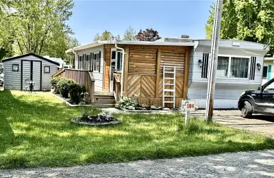 Northland 1989 mobile home for sale in Green Acre park in Waterloo, Ontario. The leased land site is...
