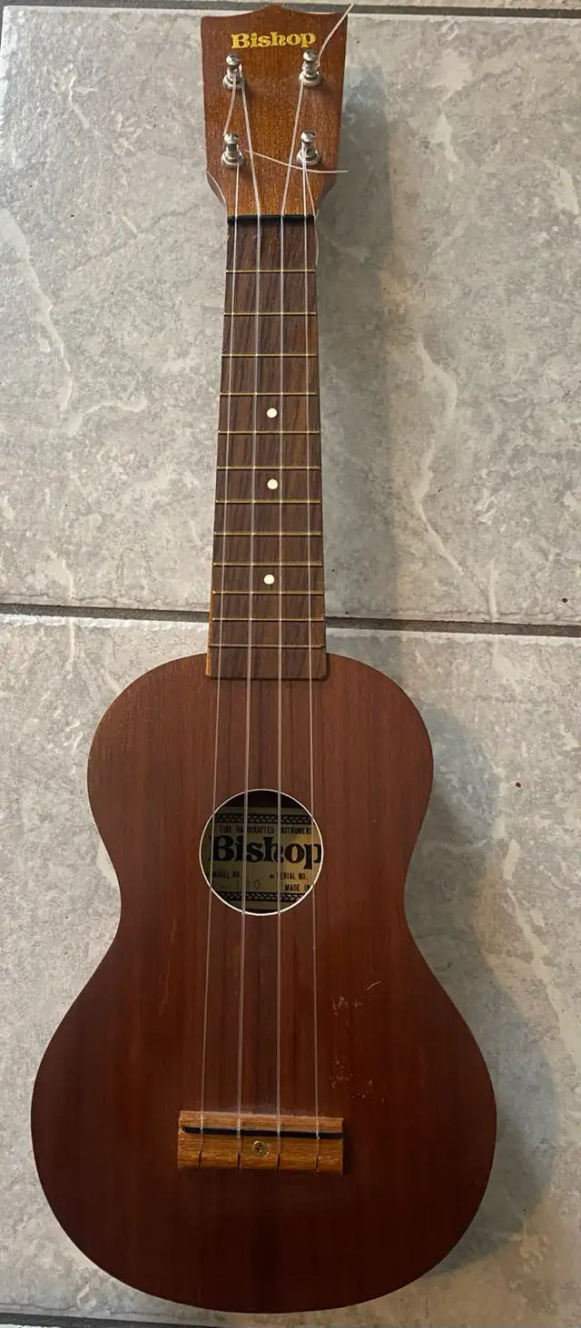 vintage Japanese Bishop ukulele model 11-100. in Other in Markham / York Region - Image 2