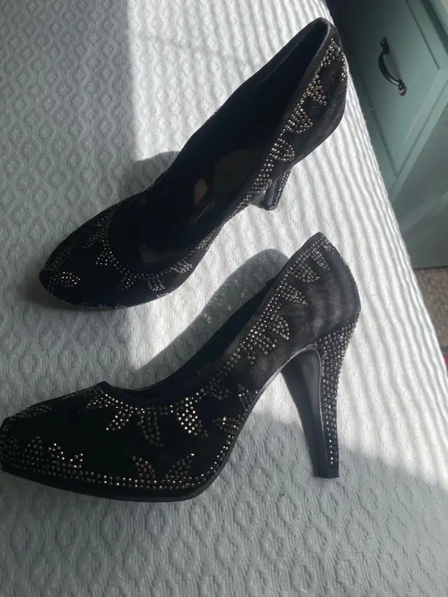 women's high heel shoes in assortment in Women's - Shoes in Lethbridge - Image 9