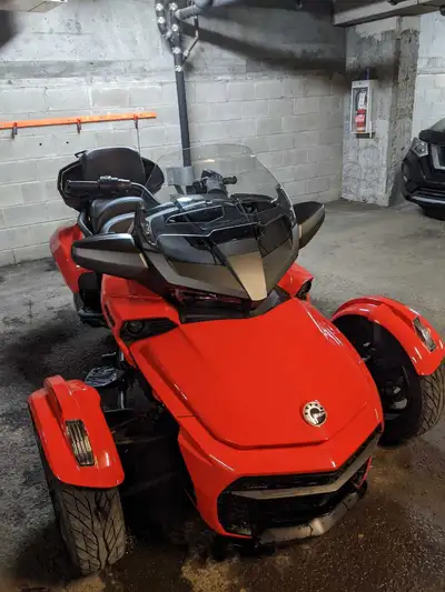 Spyder F3 Ltd Spécial Série 2022, acheté en juin 2023. Rouge vipère/noir Semi automatique 9 584 km I...