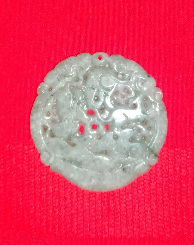 Light Green BURMESE JADE PENDANT Depicting  Mice at Play. in Arts & Collectibles in Calgary - Image 7