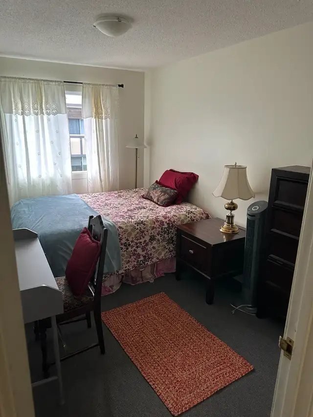 2 Rooms available for students