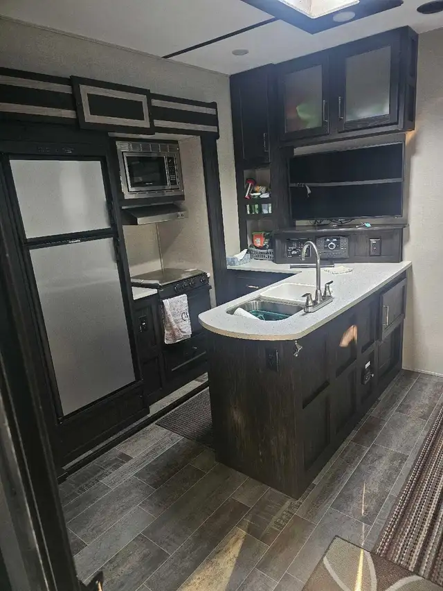 2019 33 foot Impact toyhauler in Travel Trailers & Campers in Prince George - Image 2