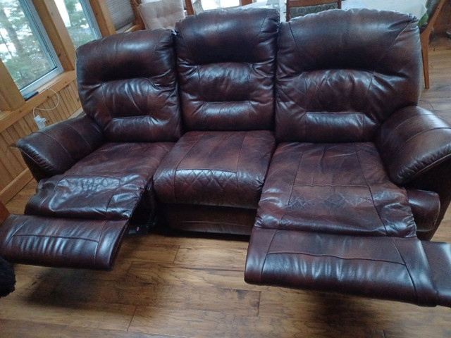 Leather 3 Seater Sofa with Reclining Ends in Couches & Futons in Muskoka - Image 2