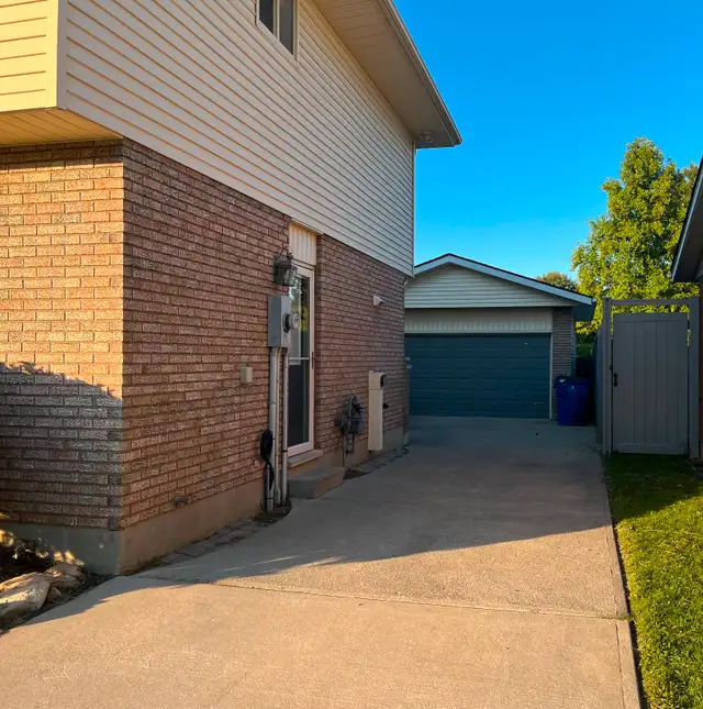 OPEN HOUSE! Awesome  2-Storey Home,  Dbl Car Garage!63848999297795123
