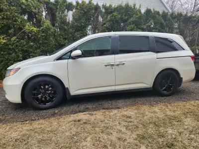 Honda Odyssey 2016, version EX, 160 800 km. Véhicule fiable et très bien entretenu, idéal pour une f...