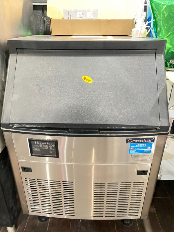 Slightly Used Snooker 160LBS/24HRS Ice Machine/Storage at Jacobs in Industrial Kitchen Supplies in Windsor Region