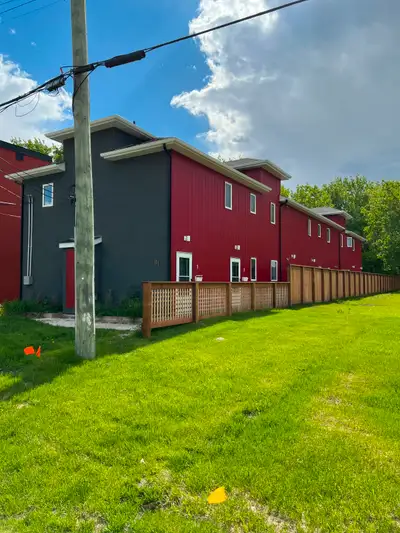 Charming 3-Bedroom Apt in St. Boniface – Top Floor Unit ✨