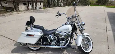 Selling a 2006 Fat Boy Classic Pearl White American Milwaukee Original, head turner in mint conditio...