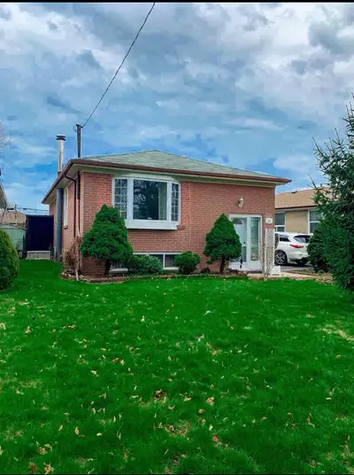 3 Bedroom Unit, 1 Bathroom, 3 parking spots Sedgemount Drive Close to TTC, Go Train, Schools, Parks,...