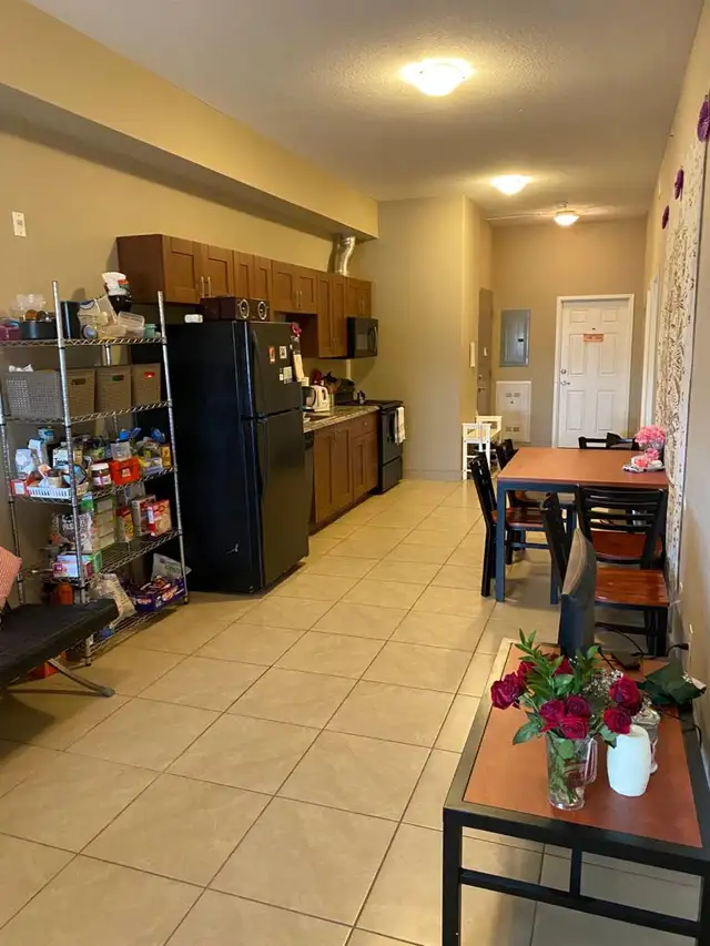 May-Aug Sublet with Private Bathroom available in Student Bldg. in Long Term Rentals in Kitchener / Waterloo - Image 4