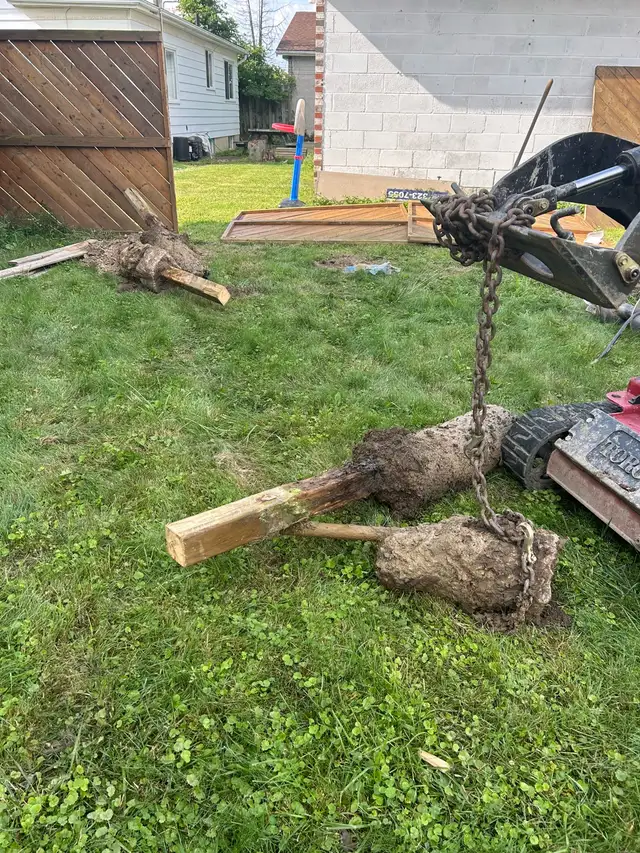 Post Holes plus, plus! ***EQUIPMENT 36' WIDE WILL FIT THROUGH MO in Fence, Deck, Railing & Siding in St. Catharines - Image 4