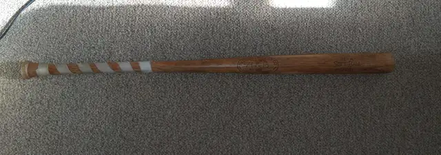 Vintage Louisville Hickory Softball Bat in Baseball & Softball in London - Image 2