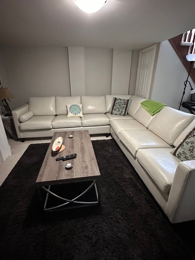Sectional Italian leather  in Couches & Futons in Oakville / Halton Region - Image 3
