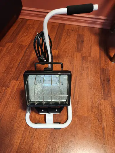 ** HALOGEN WORK FLOODLIGHT 500W WITH STAND ** -- reduced, View more