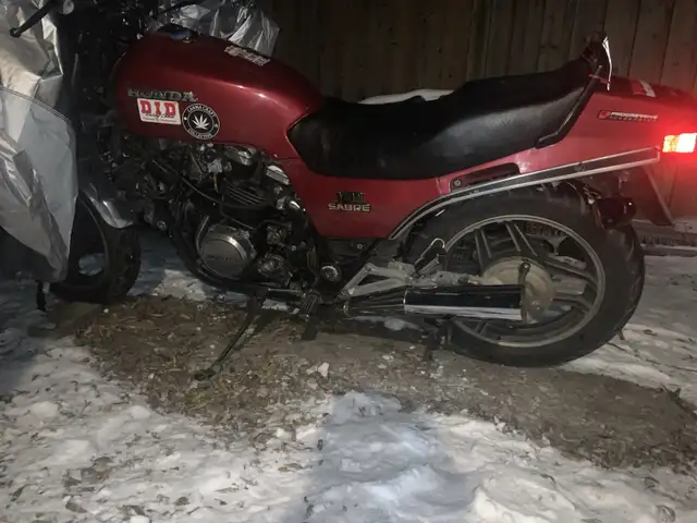 1983 Honda vf750s saber v45 in Dirt Bikes & Motocross in St. Catharines - Image 9