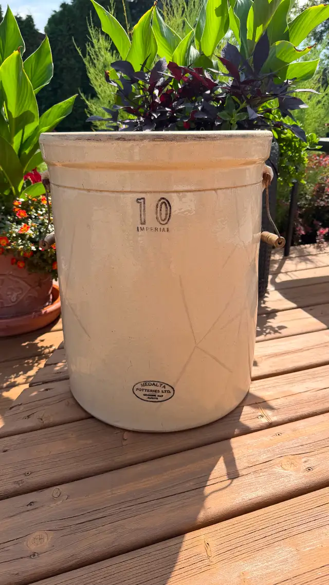 10 Gal Crock with Handles in Other in Regina - Image 3