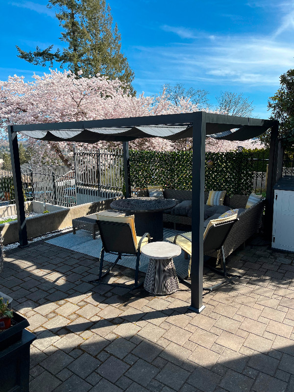Retractable Gazebo great condition in Patio & Garden Furniture in Burnaby/New Westminster - Image 3