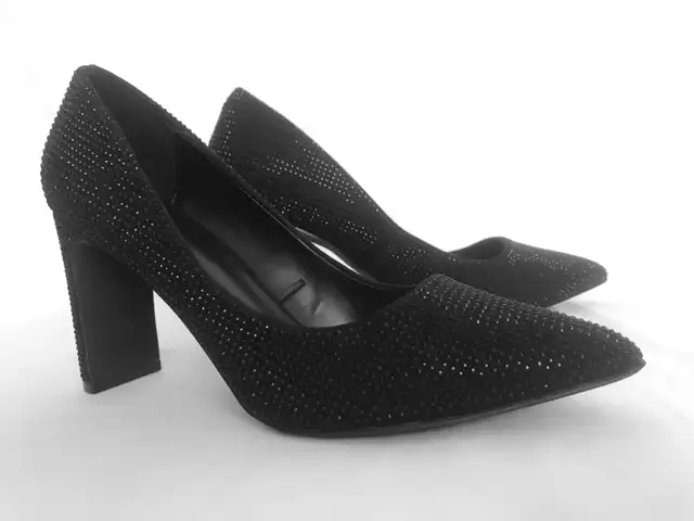 Black High Heels Sparking Shoes Women Pointed-toes Pump in Women's - Shoes in City of Toronto - Image 9