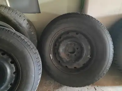 4 winter tires BF Goodrich 225/70r16 Spare tire included