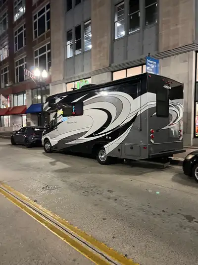 Mercedes Sprinter Motorhome 24l Sleeps 6 front top bed also low km like new serviced and ready to en...