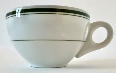 LIRE JUSQU'À LA FIN DU TEXTE. Antiquité 1947 Collection. Lot de quatre tasse en porcelaine "Restaura...