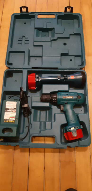 Kit Perceuse MAKITA 12v  1400/min. dans Autre  à Ville de Montréal - Image 2