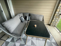 Like New - Patio Sectional Set w Table