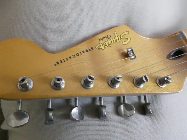 Fender Squier stratocaster  classic vibe guitare in Guitars in Sherbrooke - Image 5
