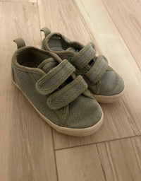 Old Navy Toddler Boy Size 6 Outdoor Shoes For Sale
