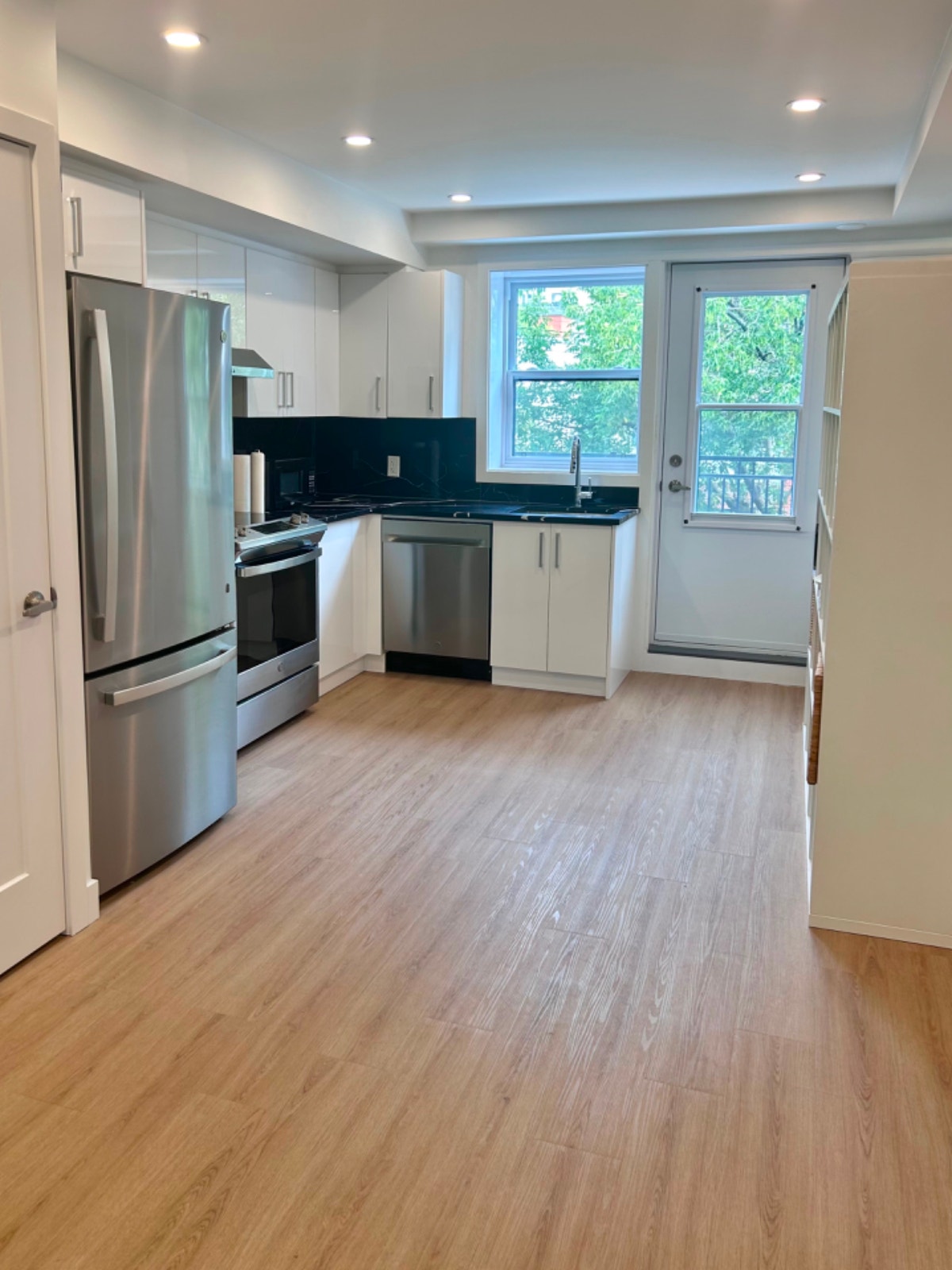 2625 Avenue Gascon — photo 1