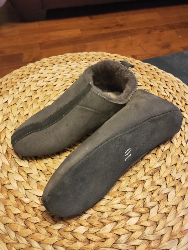 Genuine Sheepskin Slippers, Shearling Slippers Indoor, UNISEX dans Femmes - Chaussures  à Ville de Montréal