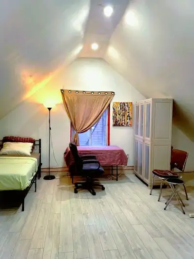 Main / Danforth 699 – 1 Min to TTC Subway - Utilities Included $699 Room – 1 Min Walk to Subway All...