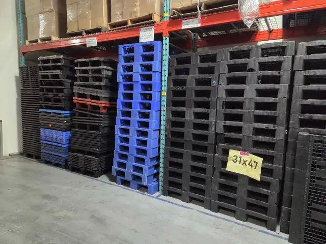 Plastic pallets for sale IN STOCK updated pics TODAY ready now in Other in Mississauga / Peel Region - Image 9