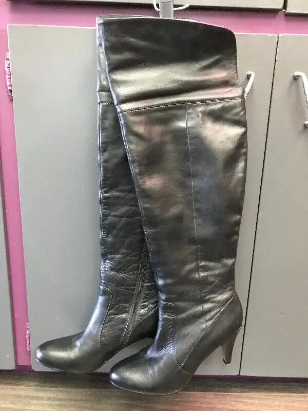 HIGH BACK LEATHER BOOTS in Women's - Shoes in Grande Prairie - Image 2