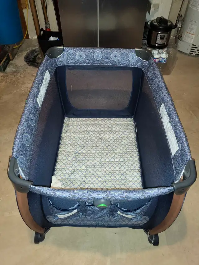 Safety 1st foldable crib brand new63234728015747124
