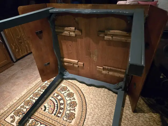 Wooden Table and Chairs Set in Dining Tables & Sets in City of Toronto - Image 11